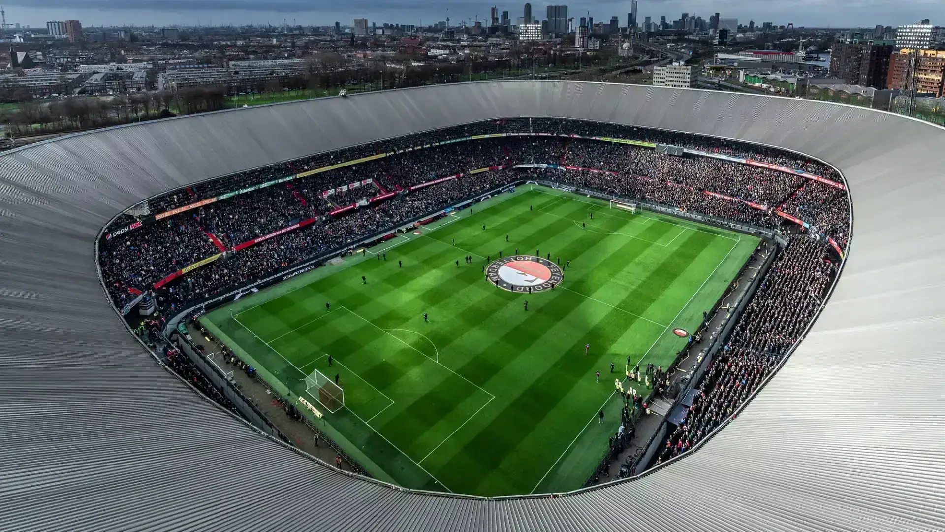 Feyenoord football club uses Leadinfo to connect with business customers